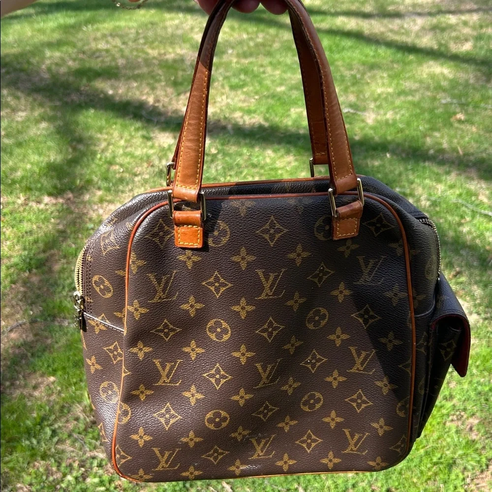‼️1 HR SALE‼️ ✨Louis Vuitton Monogram Excentri-Cite Handbag✨